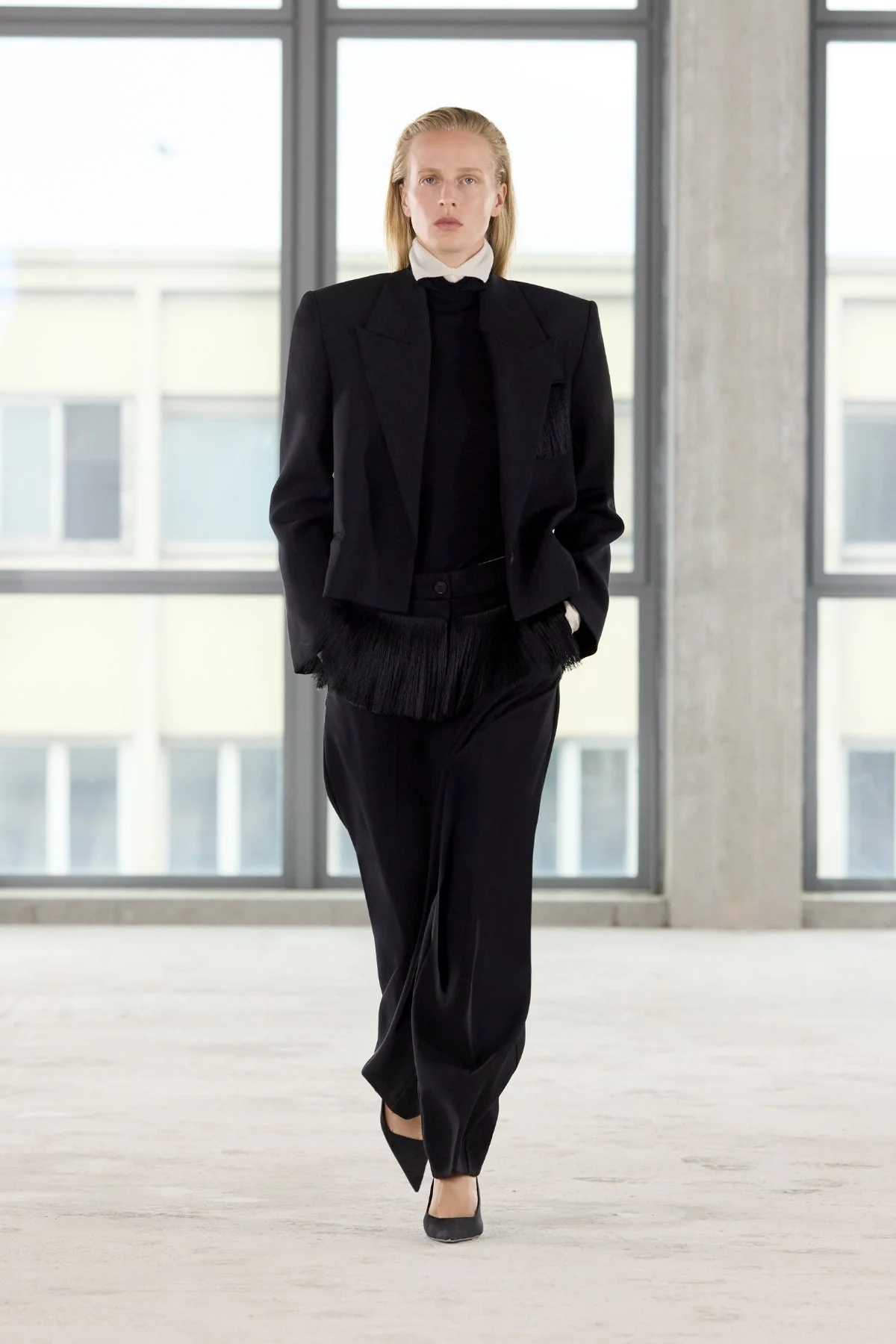 Zaman Crop Blazer - Image 3